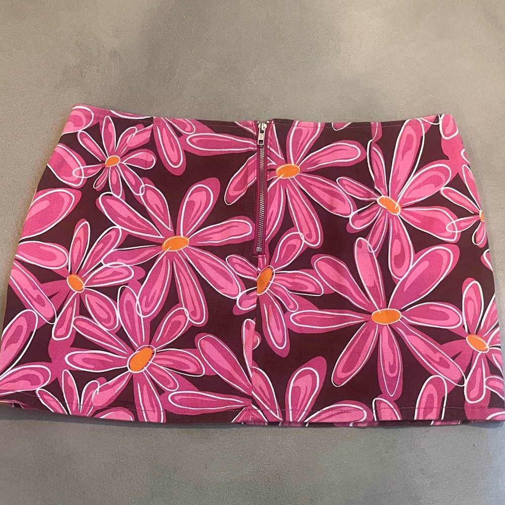 PrettyLittleThing Pink Floral Mini Skirt - Picture 2 of 3